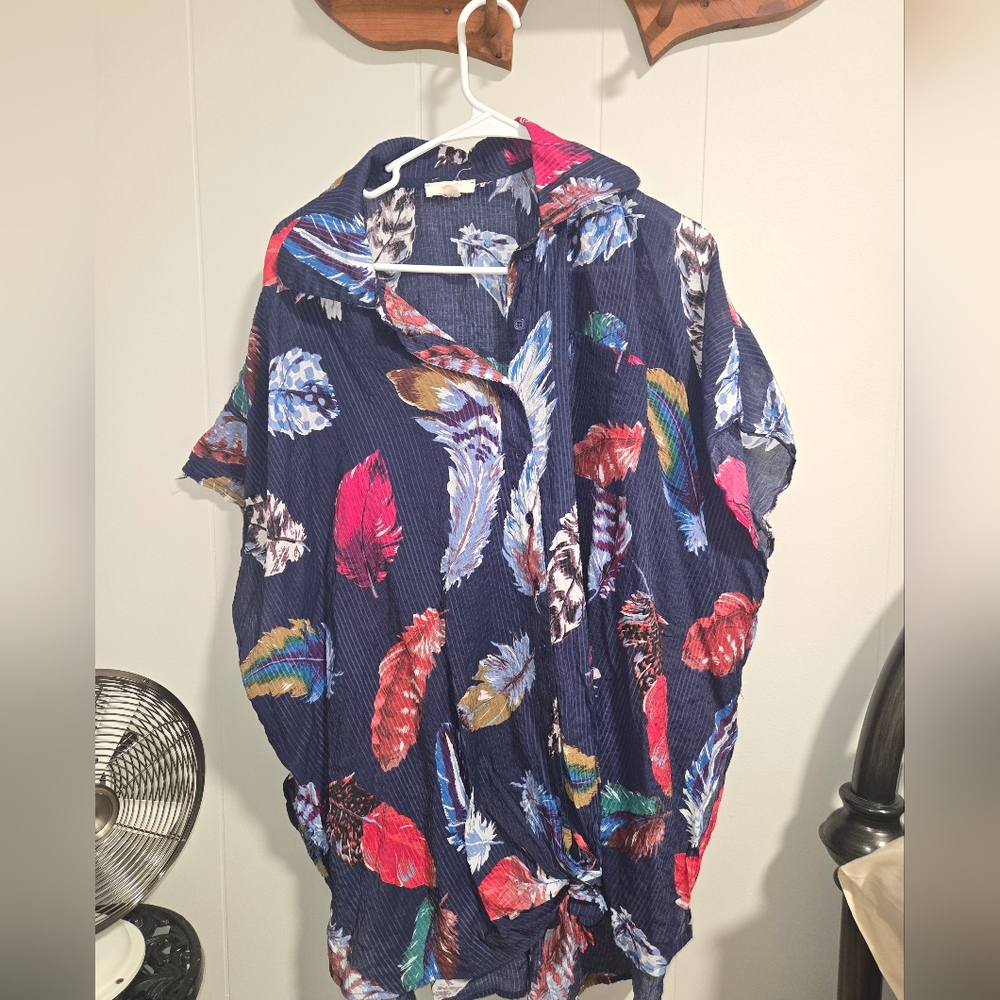 Easel Boho Feather Print Button-Down Top Size L